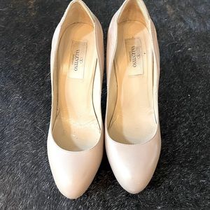 Authentic Valentino stiletto pumps size 36.5; beige/nude with gold heel